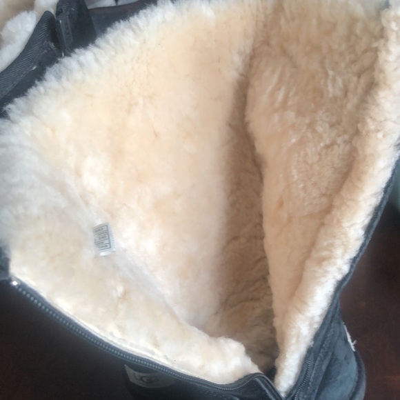 Great looking UGG black suede boots, just below the knee. Great condition! - Picture 5 of 6